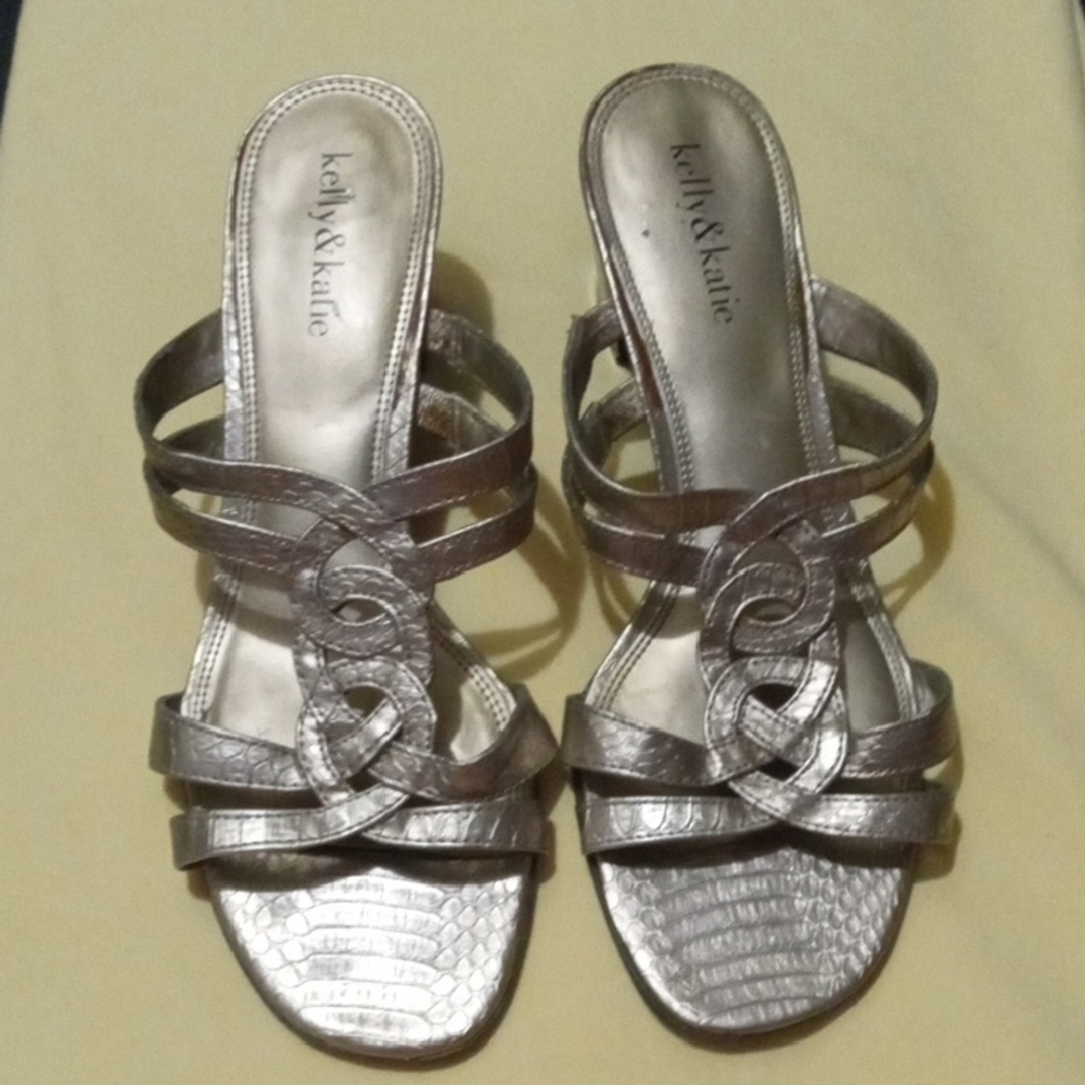 *Kelly & Katie Gold Elegant Sandals NWOT Size 8.5